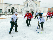Рождественский открытый турнир дворового спорта по хоккею с мячом в валенках