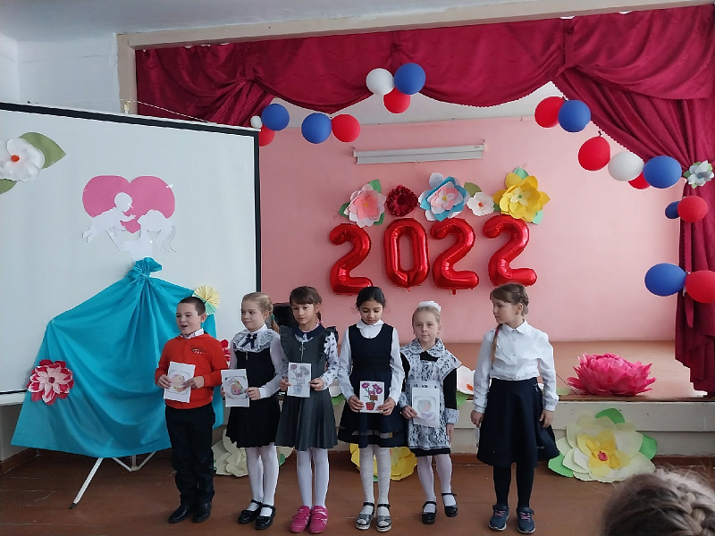 24 ноября в Большетумановской школе прошел мини-концерт, посвященный Дню матери