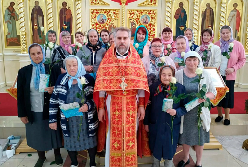 Божественная литургия прошла в честь Православного женского дня
